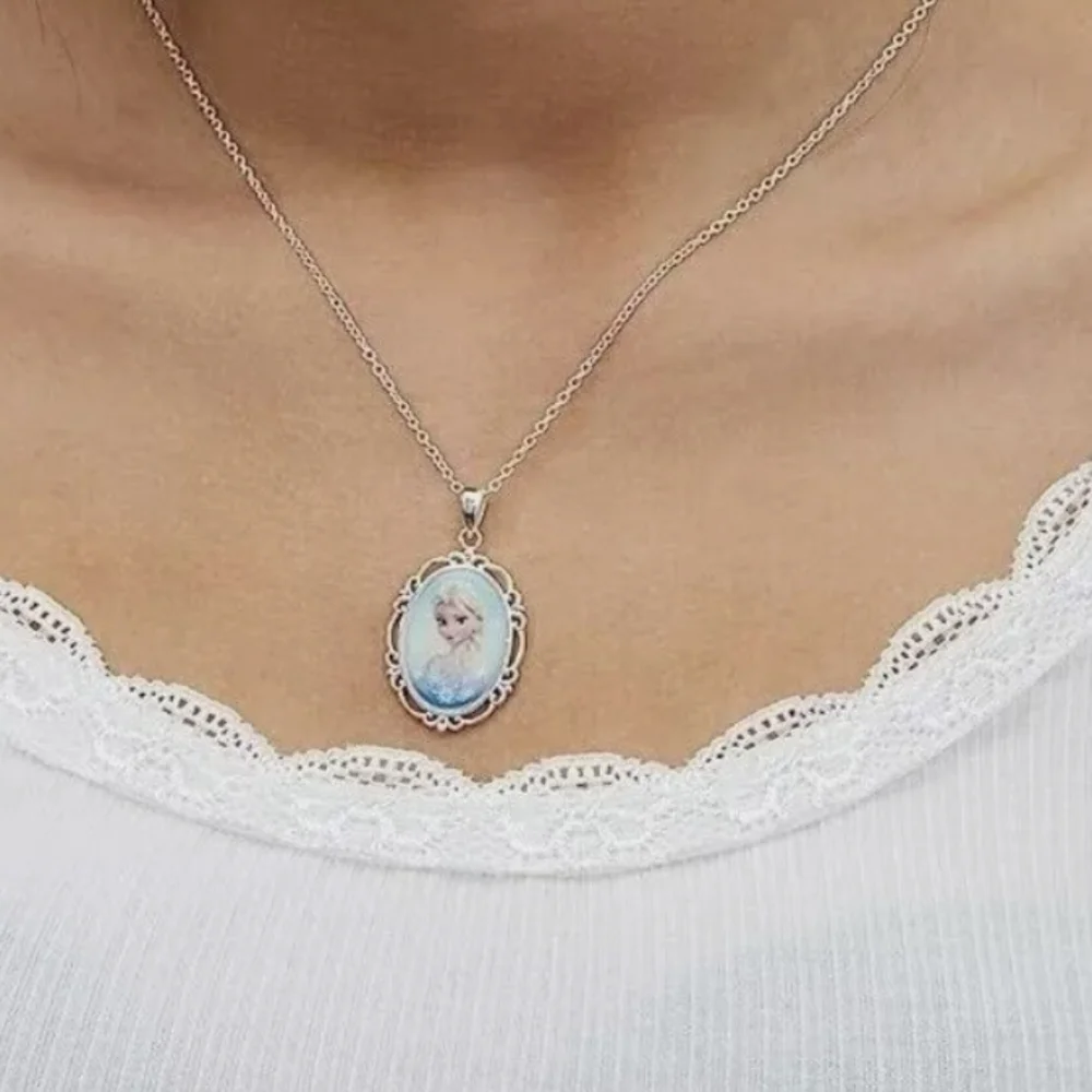 Disney Frozen Elsa Cameo Pendant